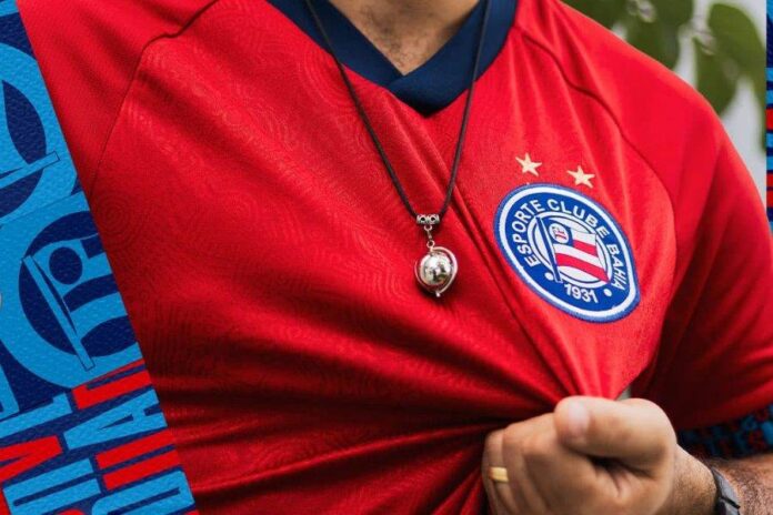 Fila Até Na Entrega! Nova Camisa De Sócios Do Bahia Forma Grande Fila Para Ser Retirada
